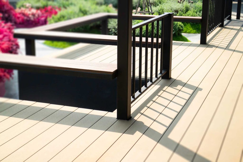 deck-composite-railings-seats-web